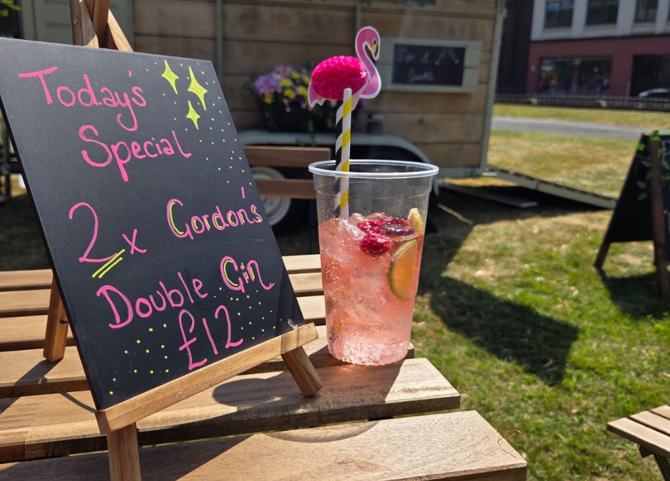 Sip & Sparkle, Gin & Prosecco